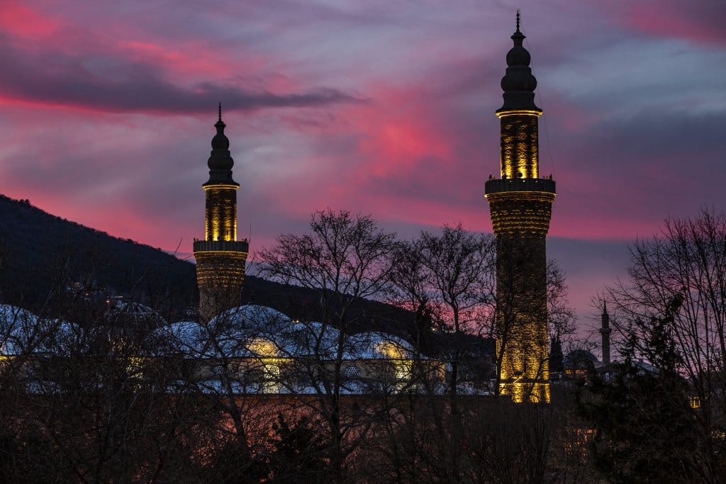 Bursa ulu camii akşam üstü heykel tarafından çekilmiş muhteşem manzarası