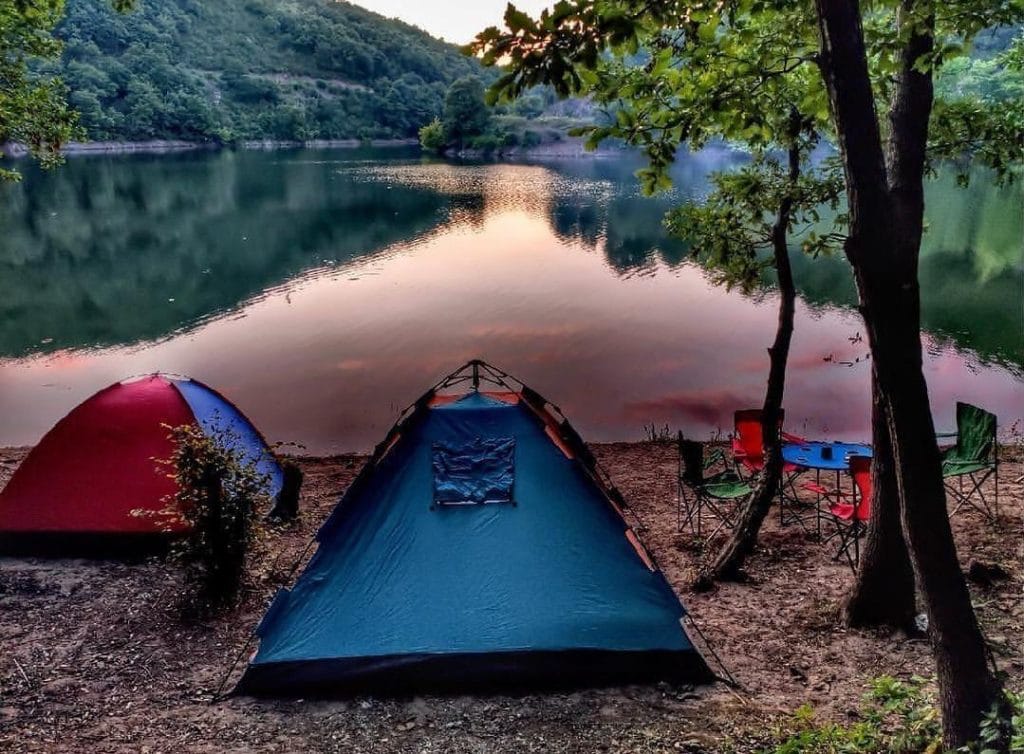 kazancı kamp alanı ve göl manzarası 