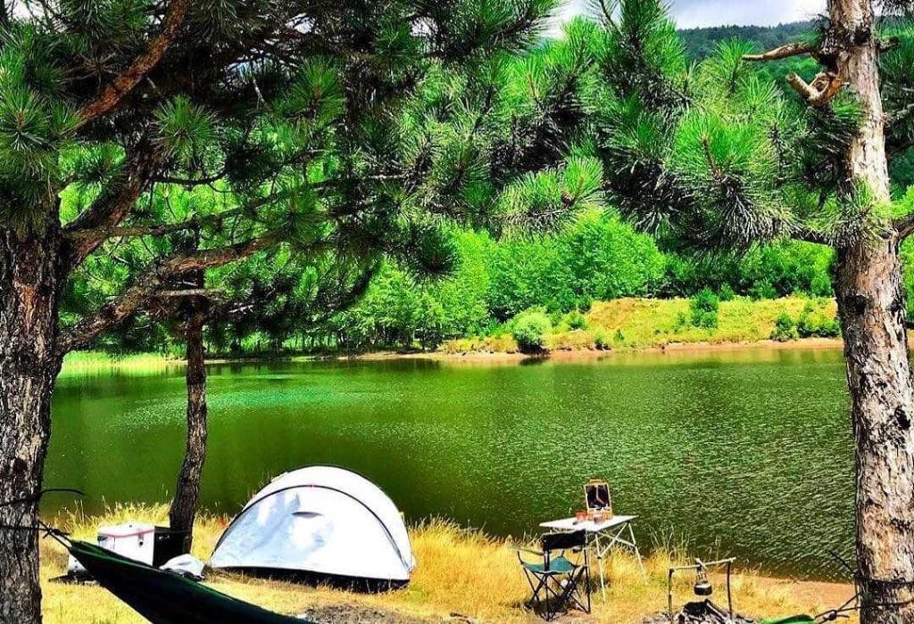 kazancı kamp alanı ve göl manzarası 