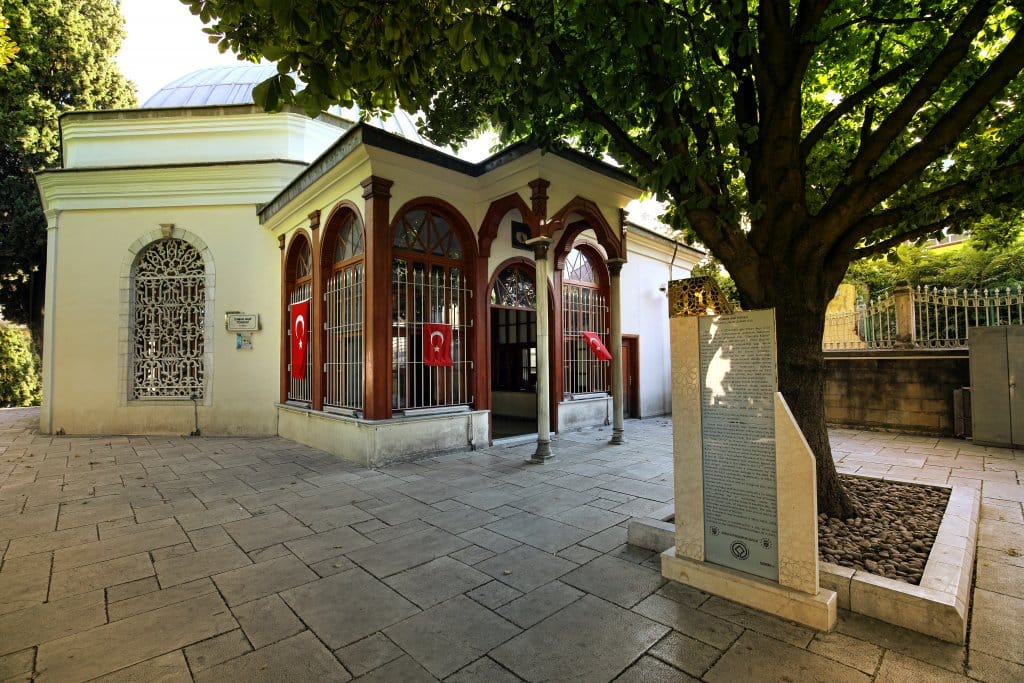 osmangazi ve orhangazi türbeleri ikisi bir arada görüntüsü