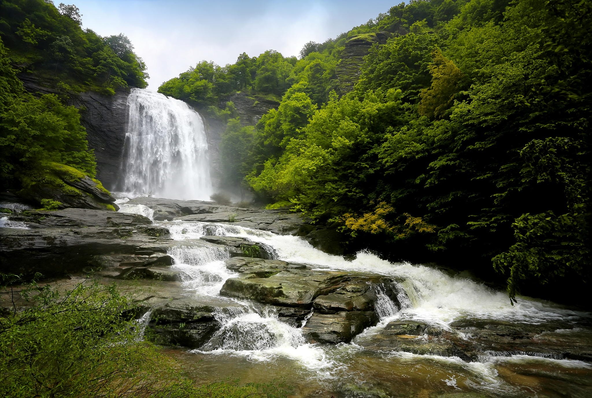 Bursa Suuçtu Şelalesi manzarası ve piknik alanı