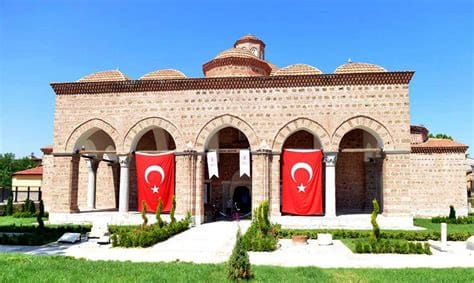 İznik Gezi Rehberi: Tarihin, Doğanın ve Sanatın Kalbi