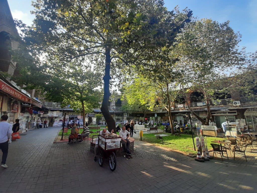 Eski İpek Han: Bursa’nın Tarihi Dokusunda Bir İncidir 3 eski ipek han bahçesi