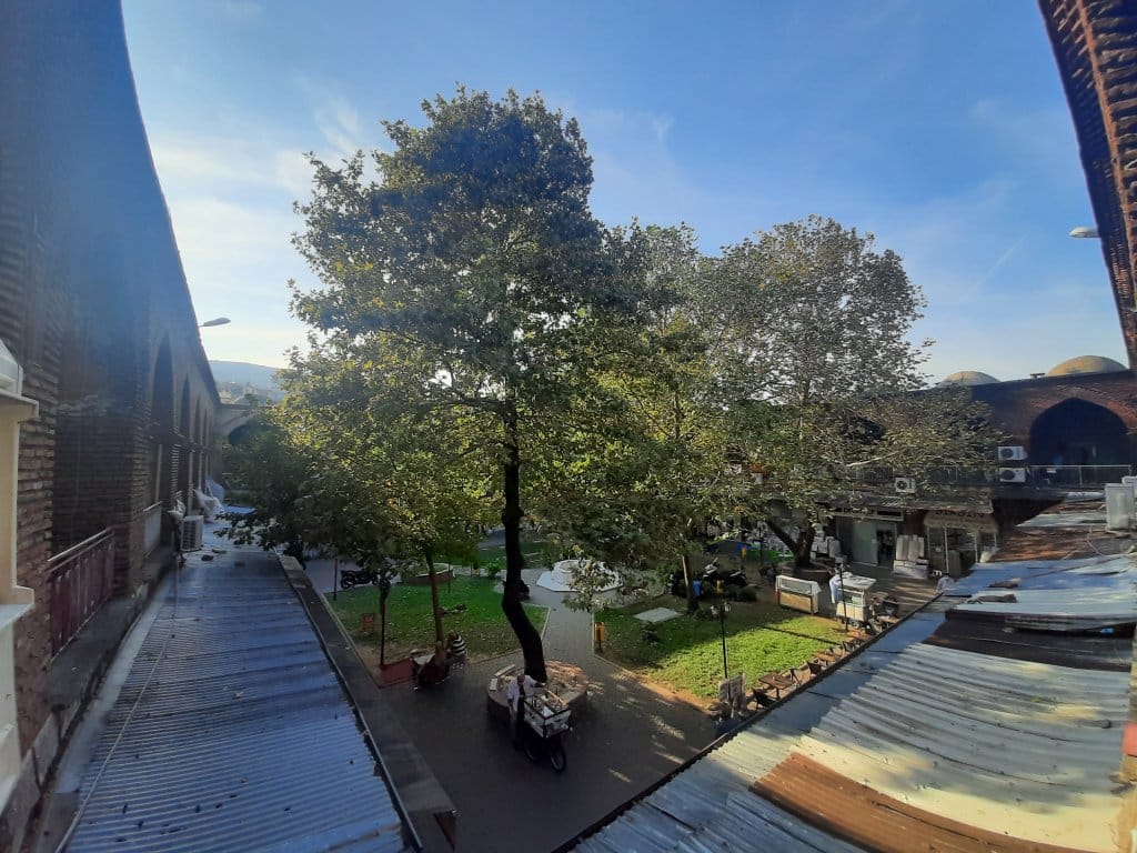 Eski İpek Han: Bursa’nın Tarihi Dokusunda Bir İncidir 4 eski ipek han bahçesi