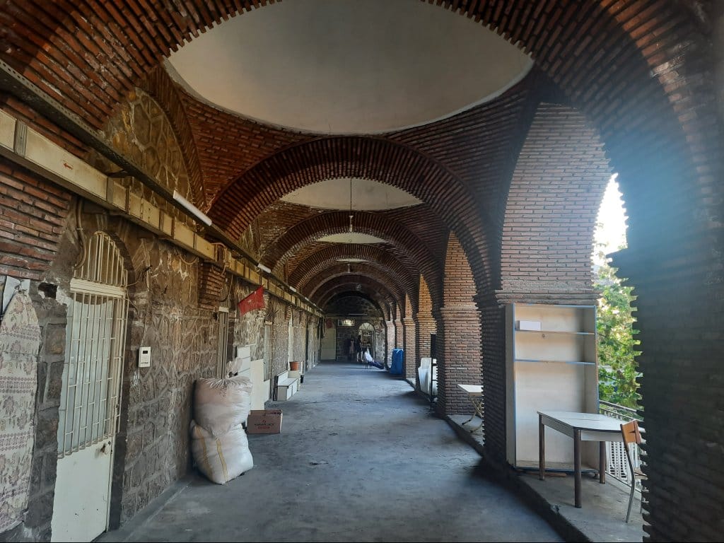 Eski İpek Han: Bursa’nın Tarihi Dokusunda Bir İncidir 5 Eski İpek Han: Bursa’nın Tarihi Dokusunda Bir İncidir